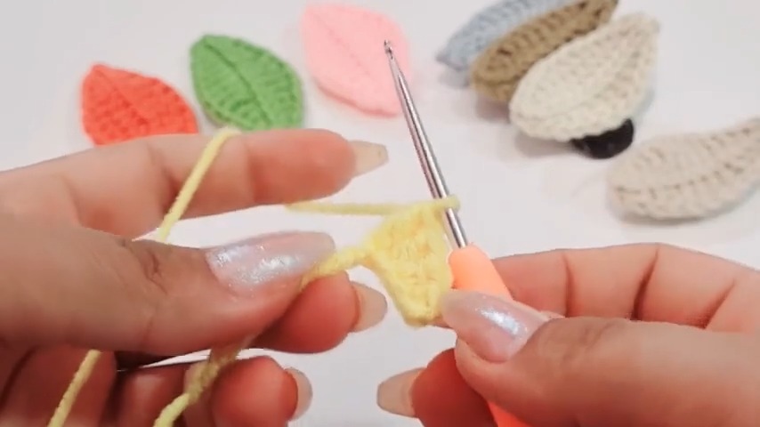 Crochet Leaves Lined Up Easy Beginner's Tutorial