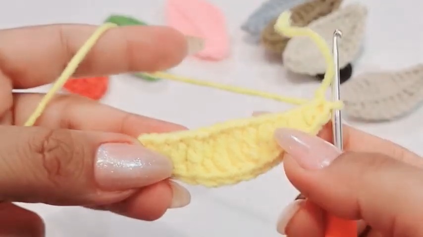 Crochet Leaves Lined Up Easy Beginner's Tutorial