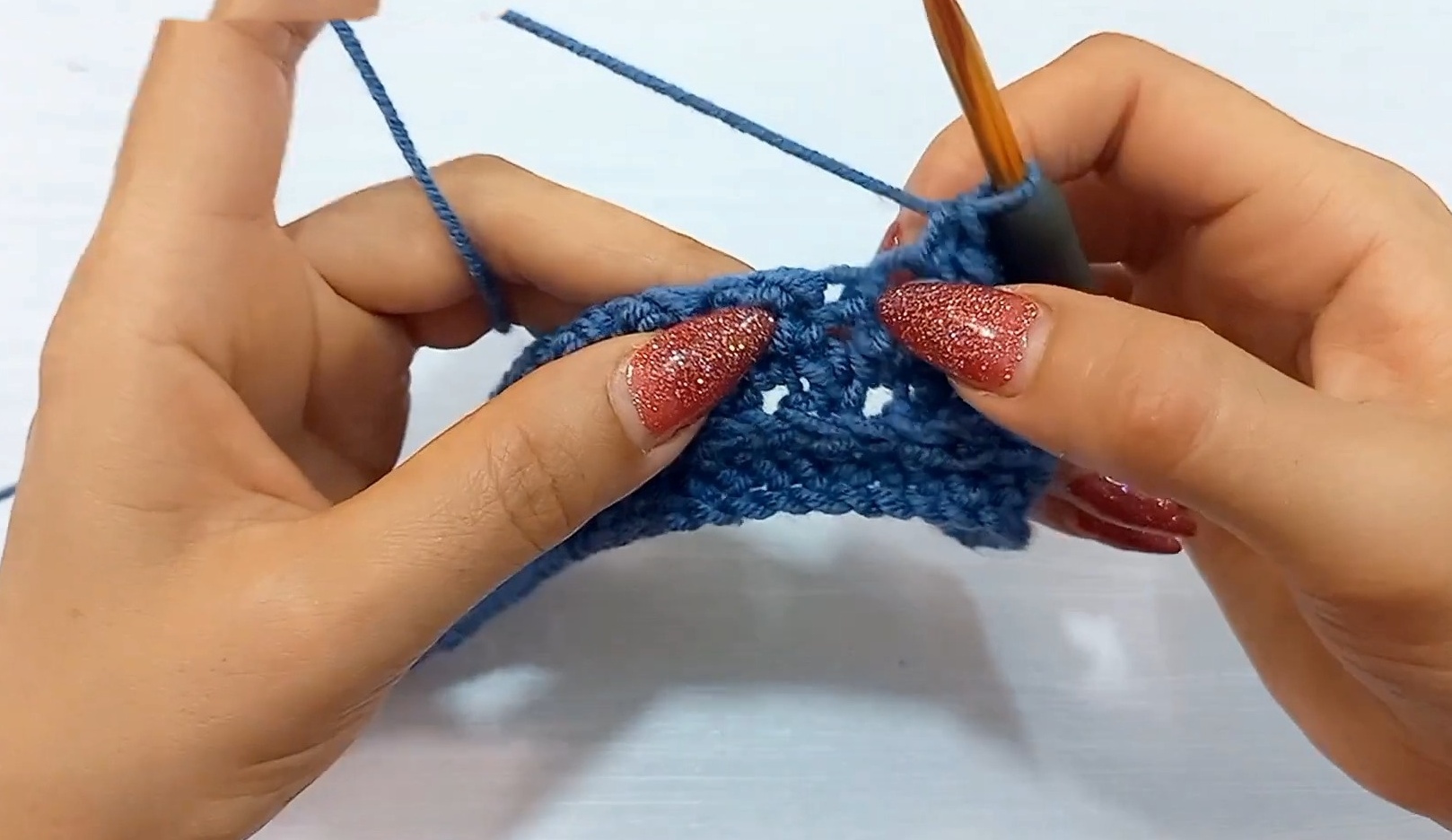 How to Crochet a Beautiful and Easy Beanie Hat for Beginners