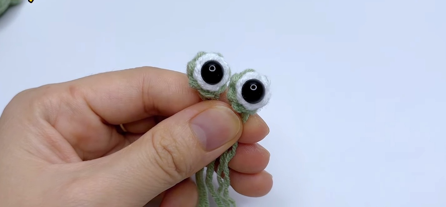 Beginner's Guide to Crochet Frog Amigurumi