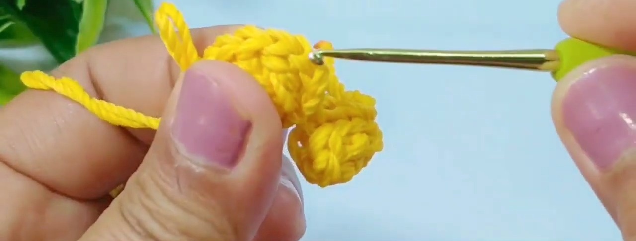 How to Crochet a Macrame Leaf Feather
