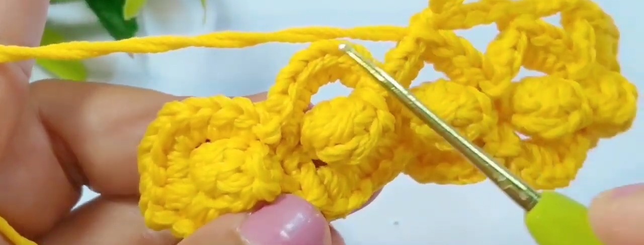 How to Crochet a Macrame Leaf Feather