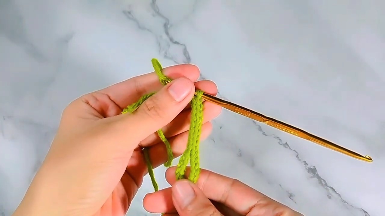 How to Crochet a Leaf Sprout Pattern
