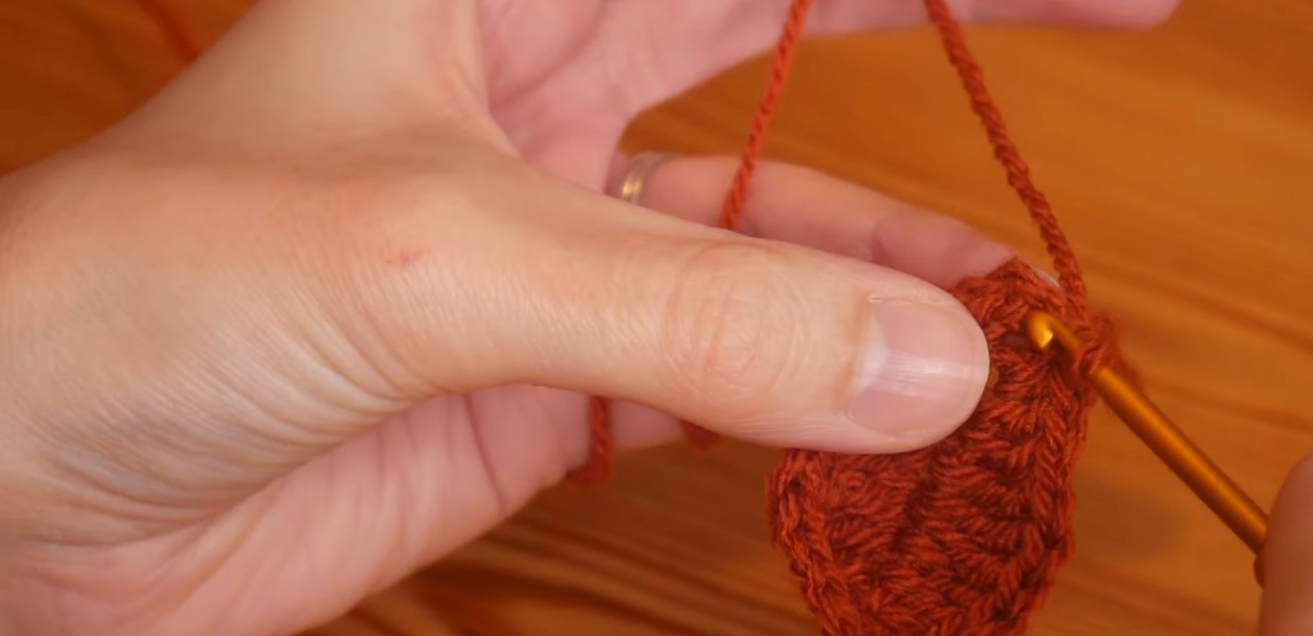How to Crochet a Autumn Leaf Pattern for Seasonal Charm