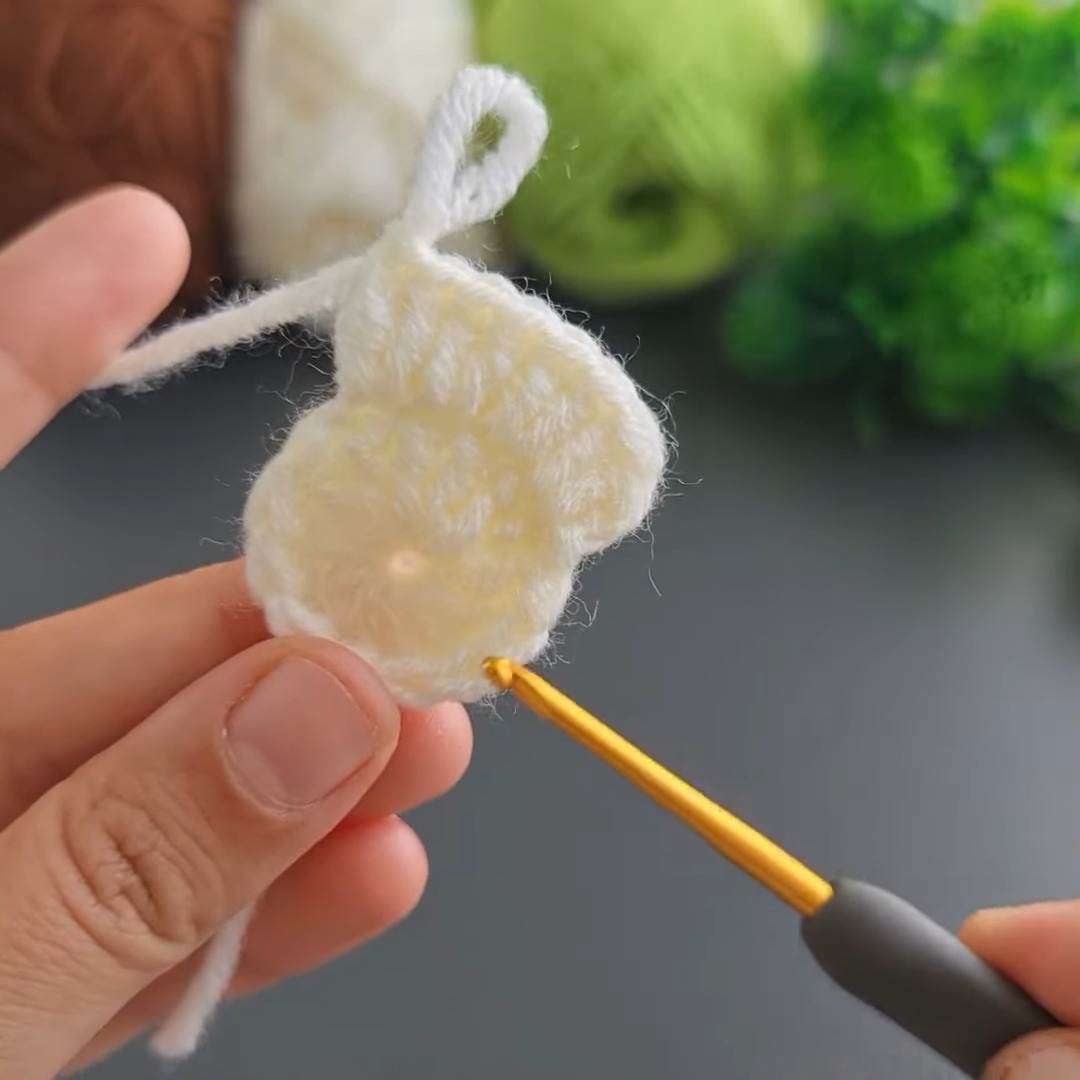 Fun and Easy Crochet Mini Tulip Keychain Pattern