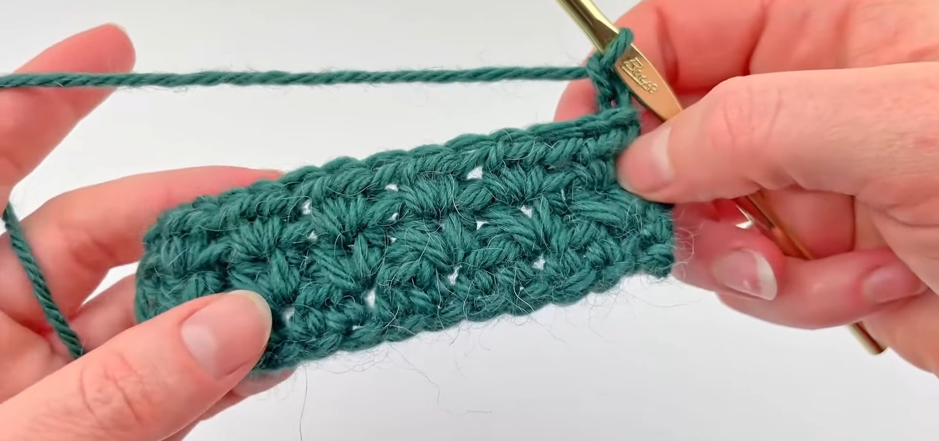 Beautiful and Practical Crochet Headband Using Simple Stitches