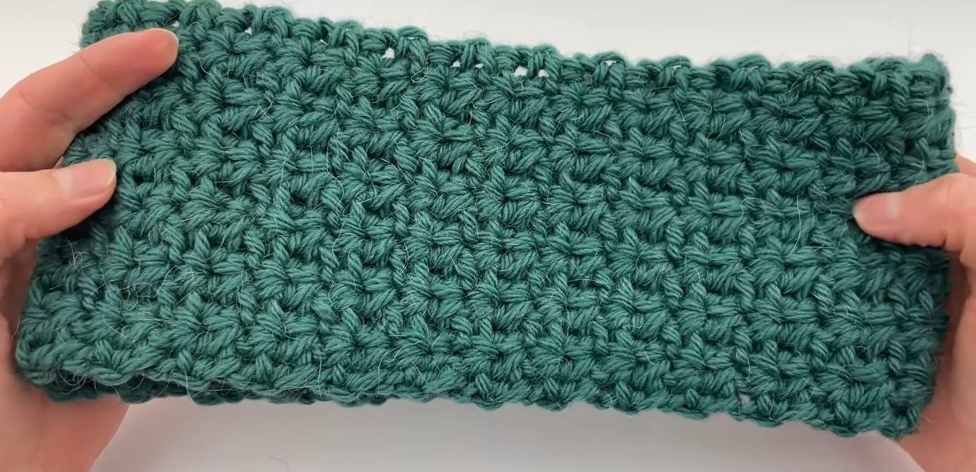 Beautiful and Practical Crochet Headband Using Simple Stitches