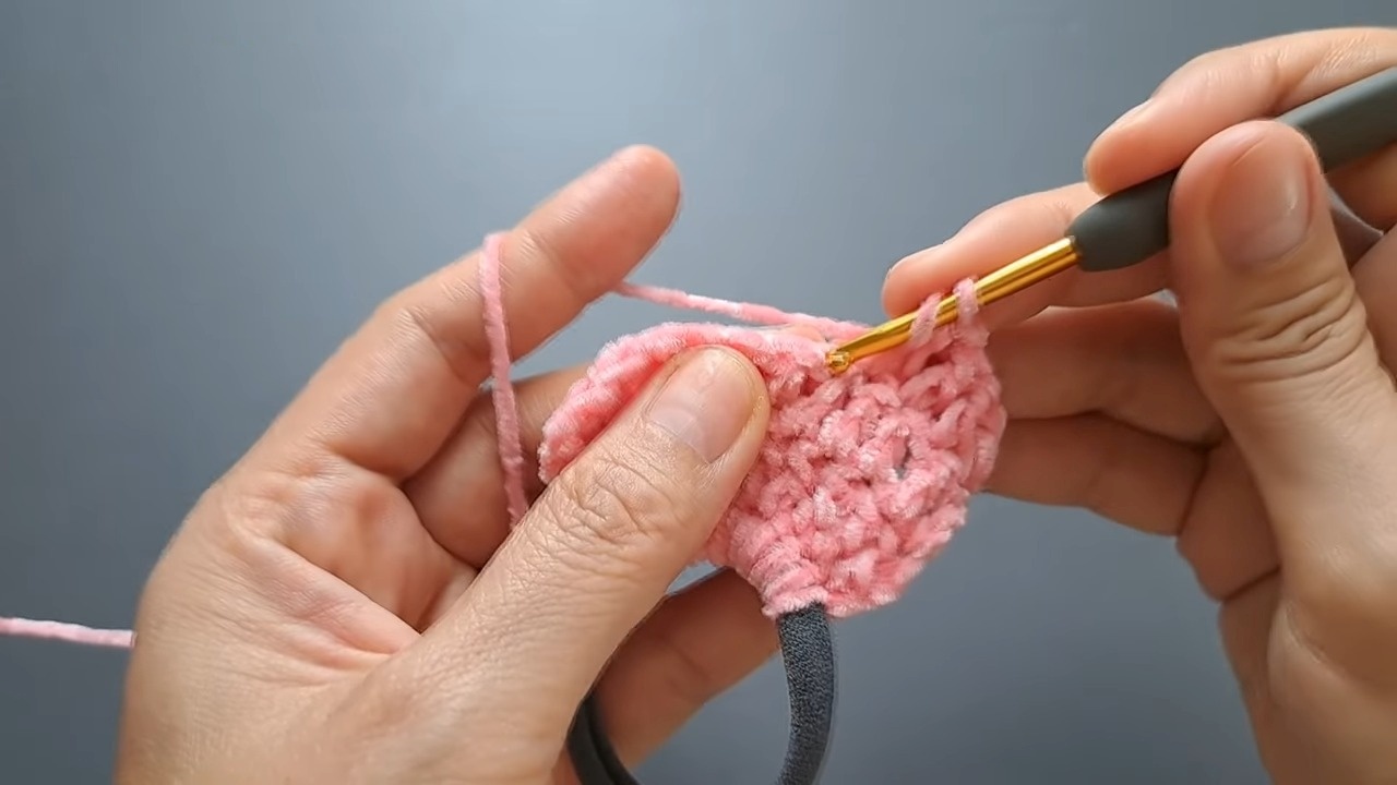 How to Crochet a Stylish and Functional Skincare Headband