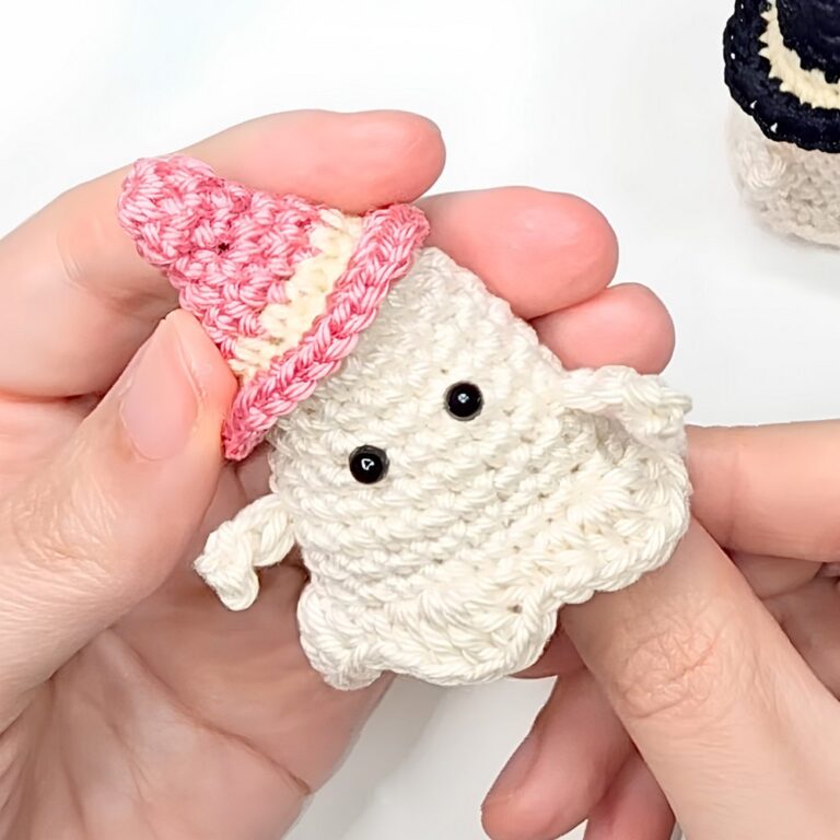 Adorable Crochet Baby Ghost Keychain Pattern For Halloween