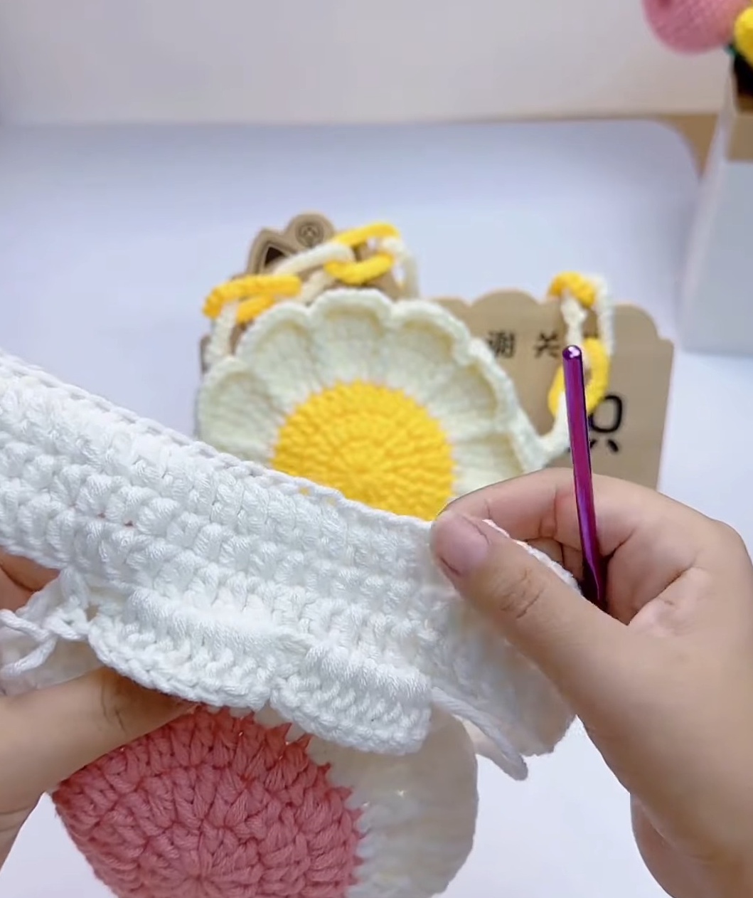 Crochet Daisy Bag Tutorial – Beautiful, Functional, and Easy-to-Make