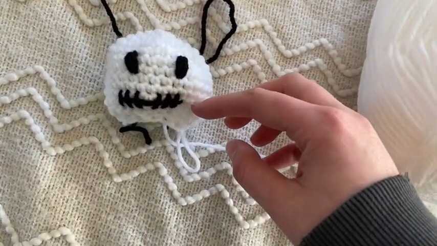Crochet Mini Skeleton Halloween Plush with Simple Instructions