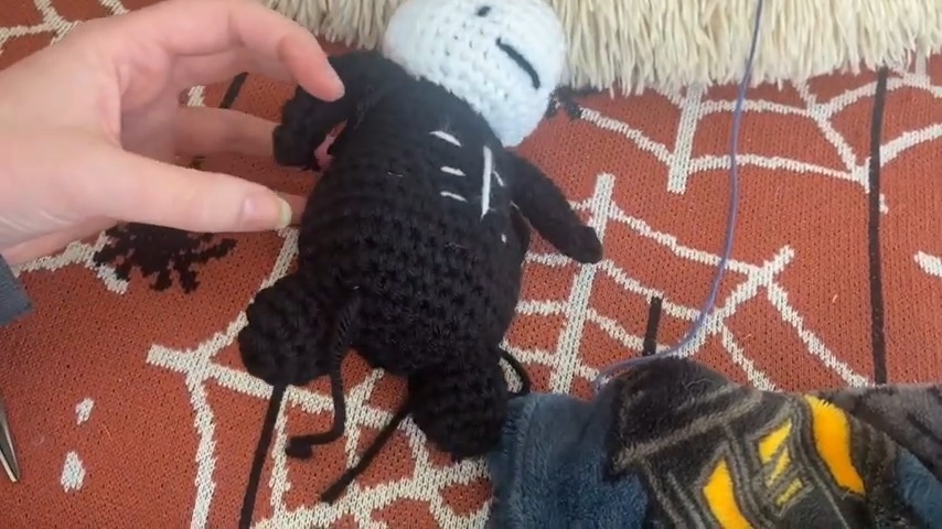 Crochet Mini Skeleton Halloween Plush with Simple Instructions