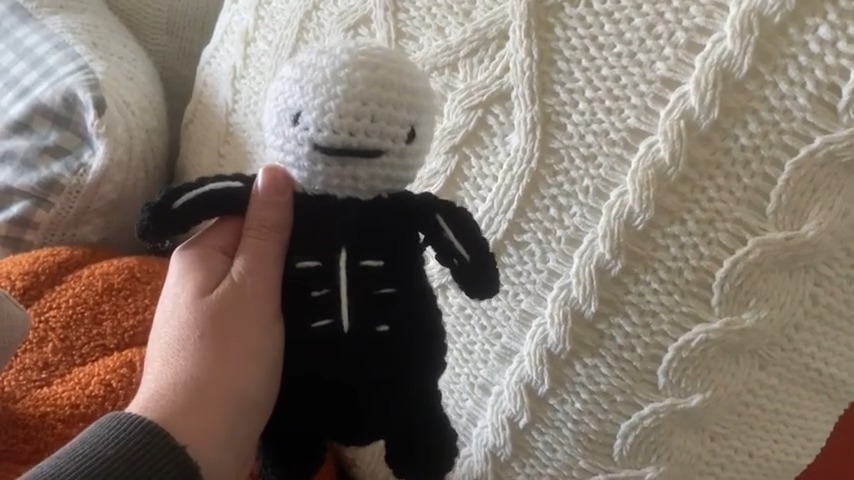 Crochet Mini Skeleton Halloween Plush with Simple Instructions