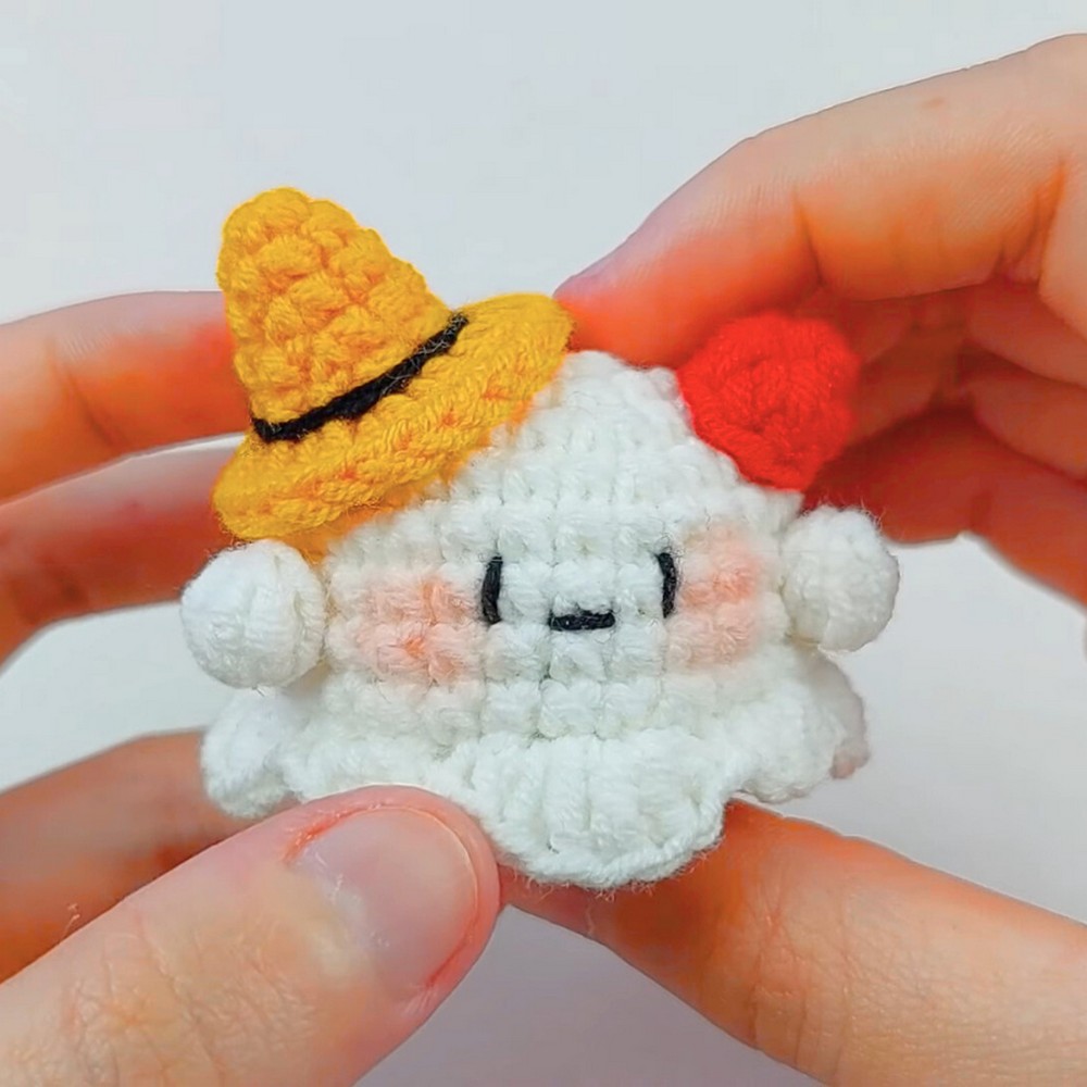 Easy-to-Make Crochet Ghost for Spooky Home Décor