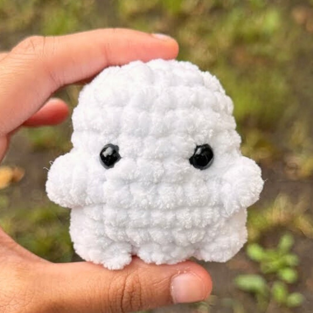 Easy No-Sew Crochet Ghost Plushy Pattern for Beginners