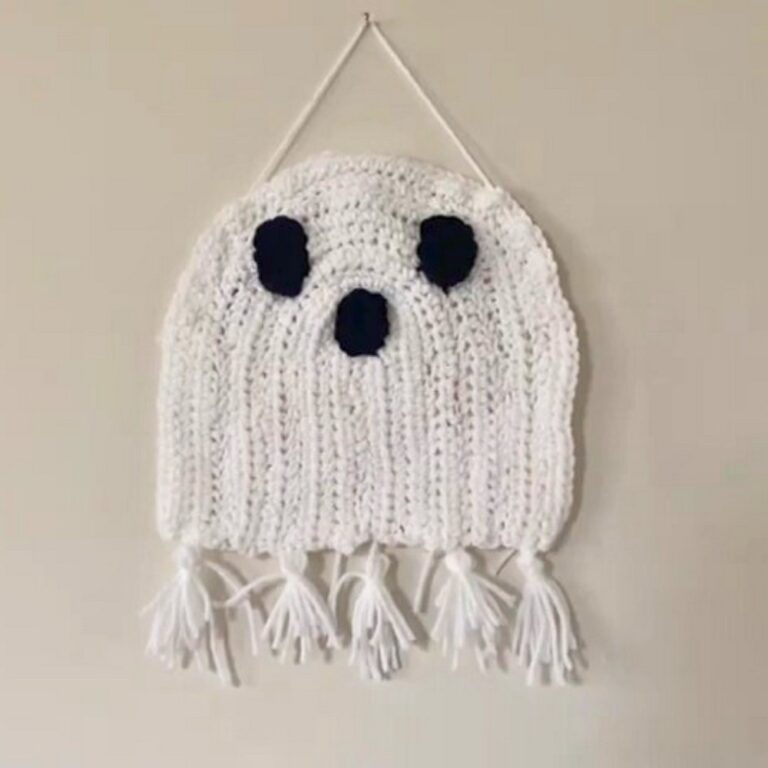 Crochet Ghost Wall Decor Pattern for Halloween