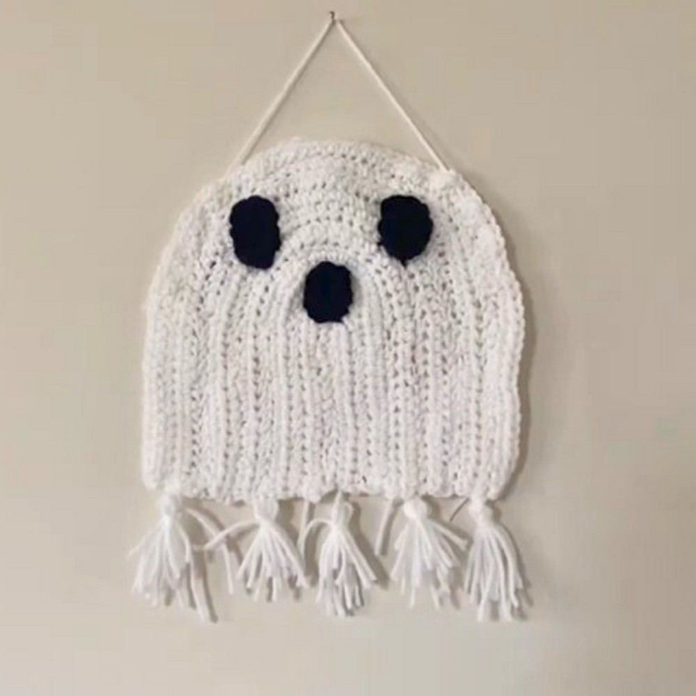 Crochet Ghost Wall Decor Pattern for Halloween
