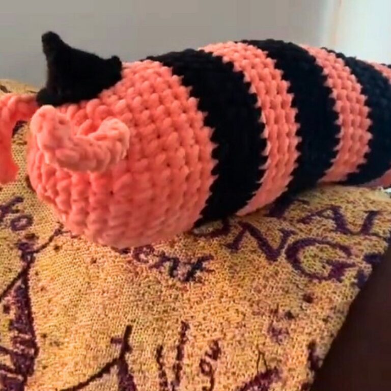 Festive Jumbo Halloween Slug Crochet Tutorial