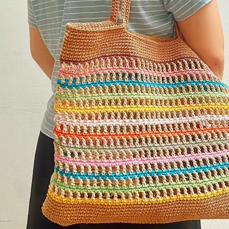 How to Crochet a Tote Bag Using Yarn Scraps