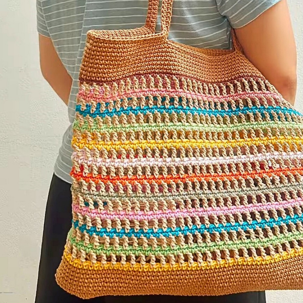 How to Crochet a Tote Bag Using Yarn Scraps