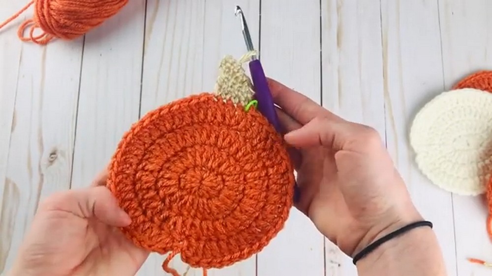 Festive Crochet Pumpkin Coaster Pattern for Fall & Thanksgiving Decor
