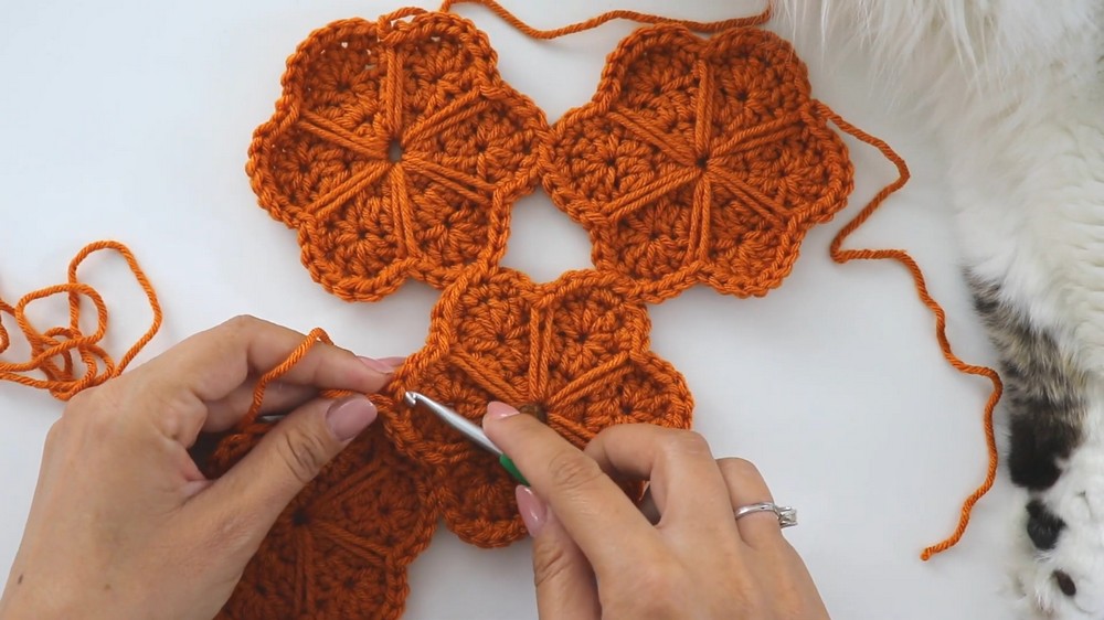 Crochet Pumpkin Placemat Doily Tutorial – Festive Thanksgiving Table Décor