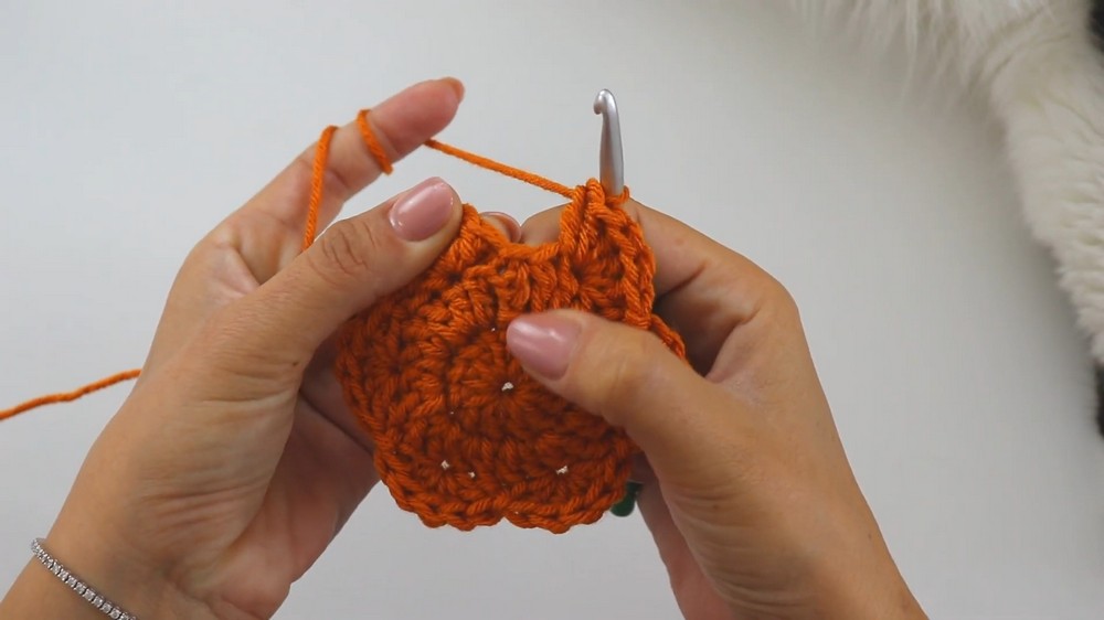 Crochet Pumpkin Placemat Doily Tutorial – Festive Thanksgiving Table Décor