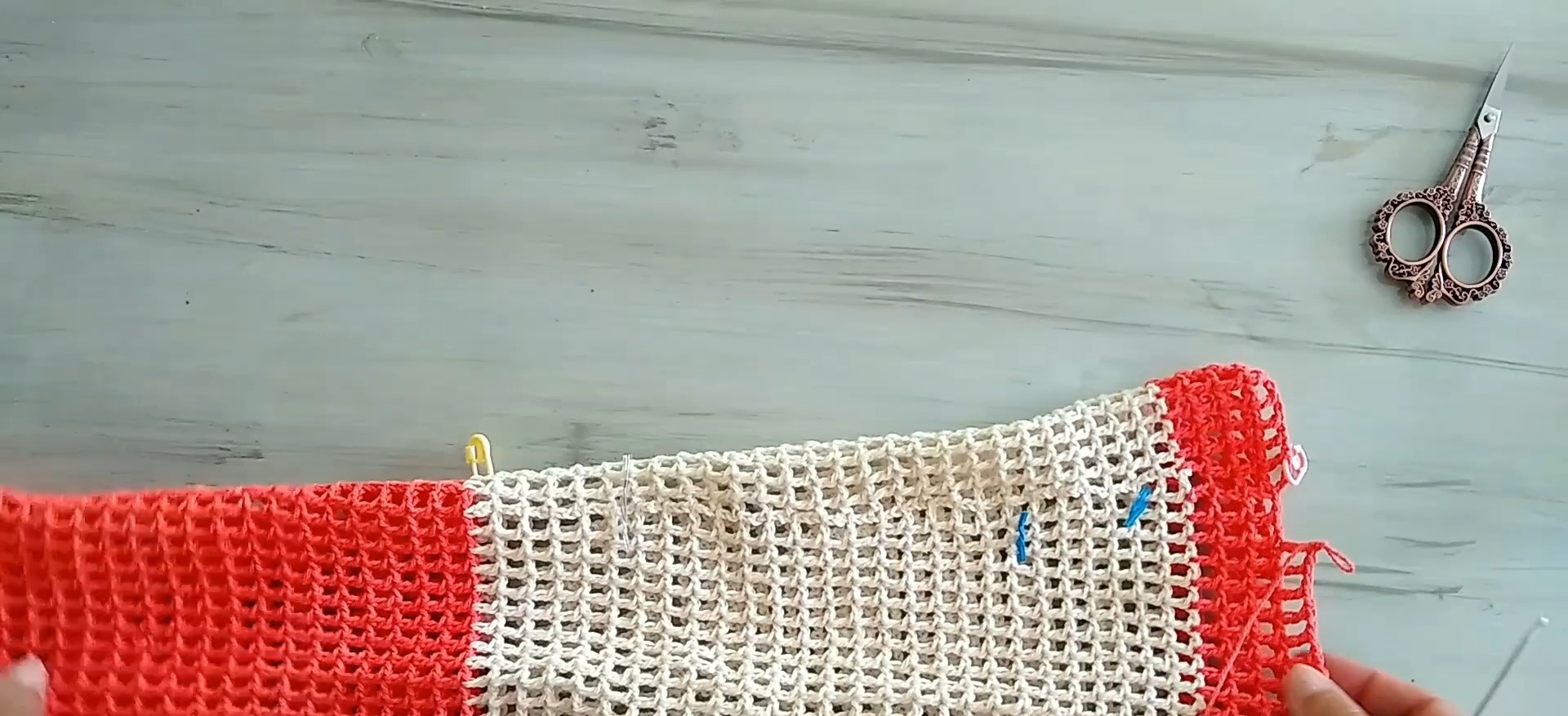 How to Make a Seamless Crochet Color Block Sweater
