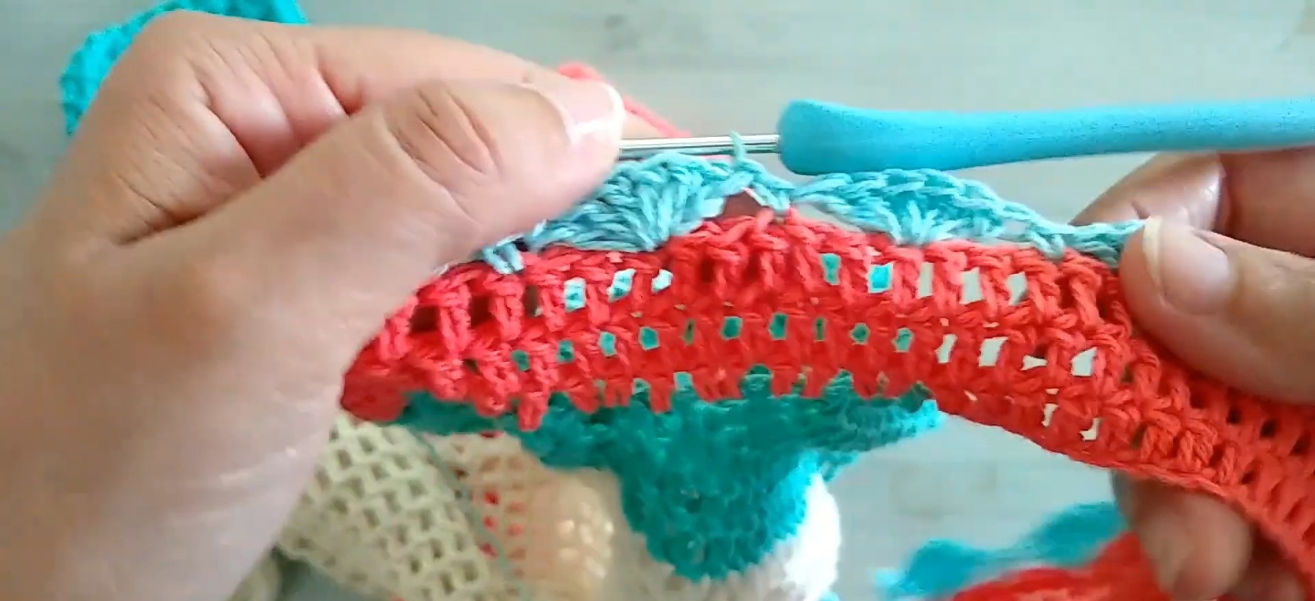 How to Make a Seamless Crochet Color Block Sweater