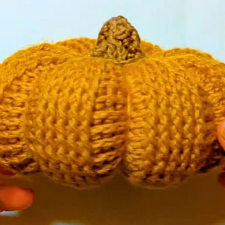 How to Crochet Beautiful Pumpkins for Seasonal Décor