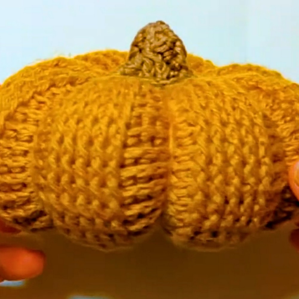 How to Crochet Beautiful Pumpkins for Seasonal Décor