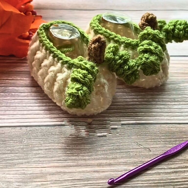 Festive Crochet Pumpkin Baby Booties Pattern for Thanksgiving