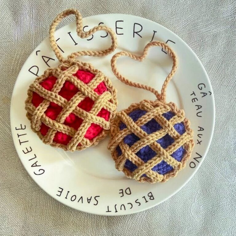 Crochet Your Own Adorable Pie Bag Charm For Thanksgiving Decor