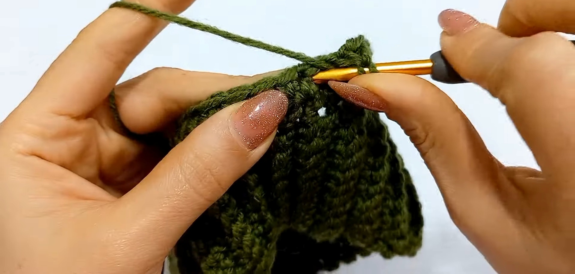 Crochet Beanie Hat Tutorial – Warm & Versatile Design