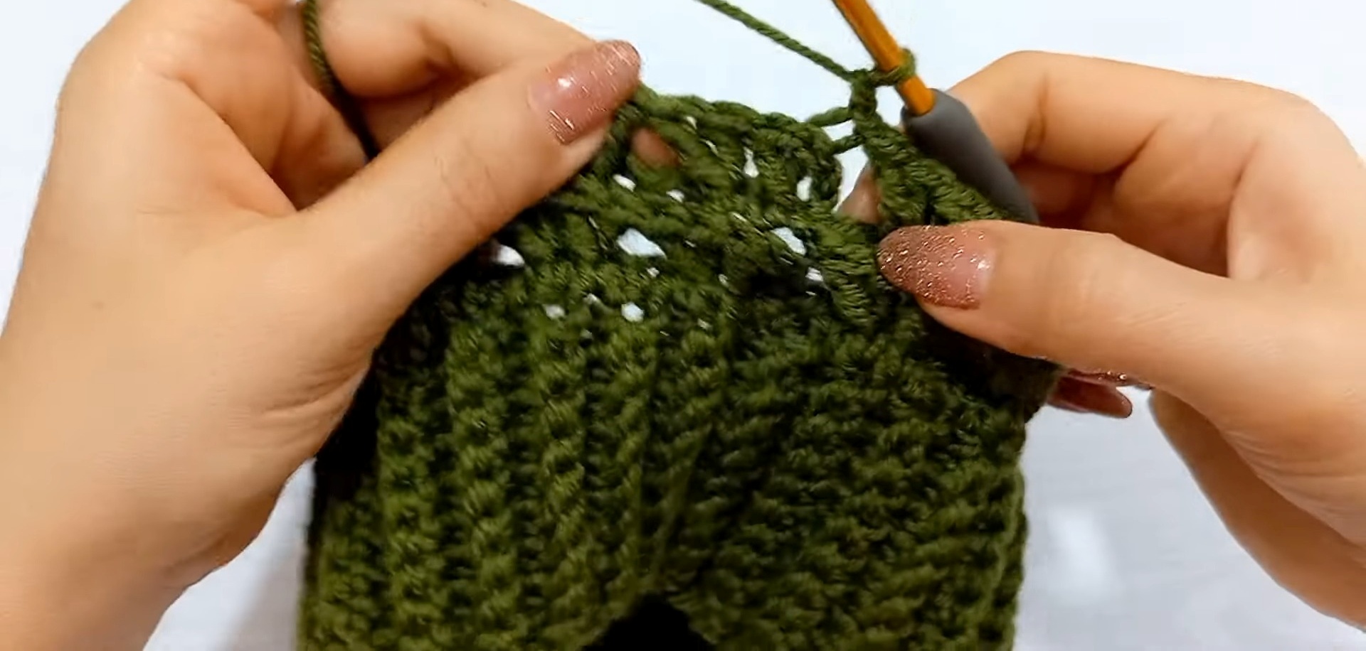 Crochet Beanie Hat Tutorial – Warm & Versatile Design