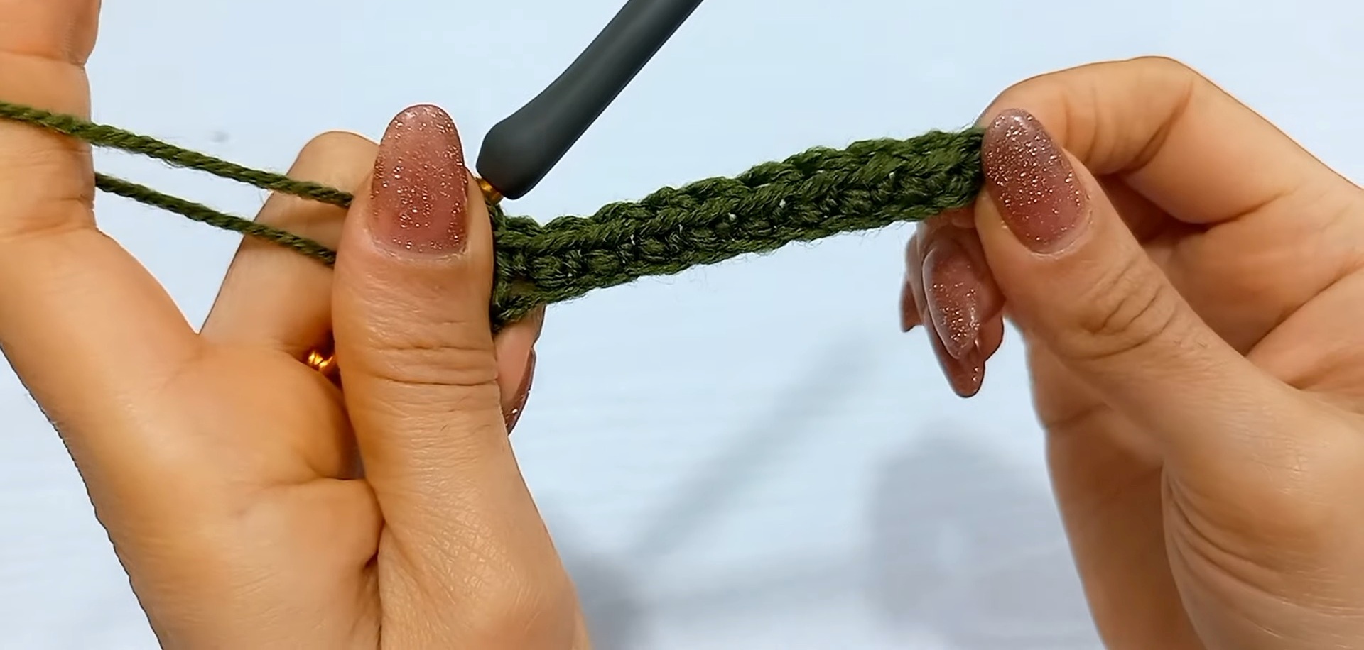 Crochet Beanie Hat Tutorial – Warm & Versatile Design