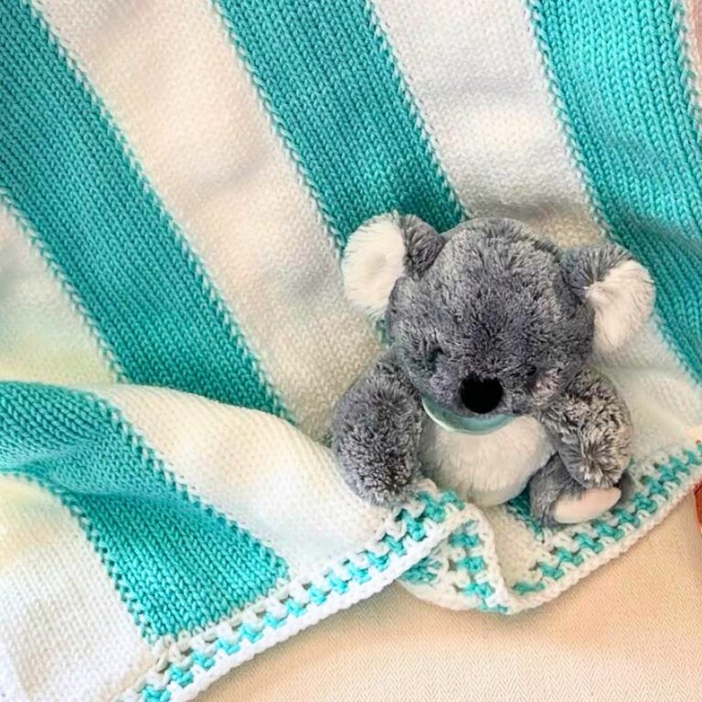 Elegant Baby Blanket Knitting Tutorial with Square Lace Border