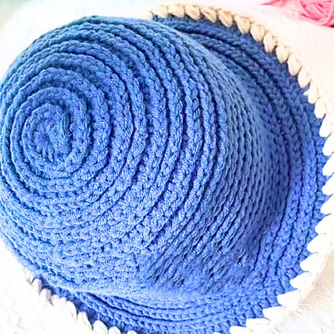 How to Crochet a Stylish Spiral Pattern Hat for All Seasons