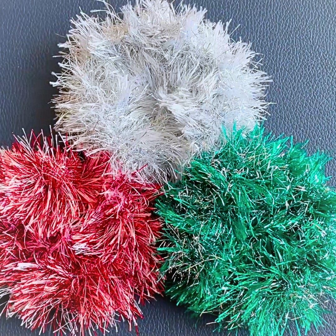 How To Crochet A Festive Christmas Scrunchie With Chunky Tinsel Yarn