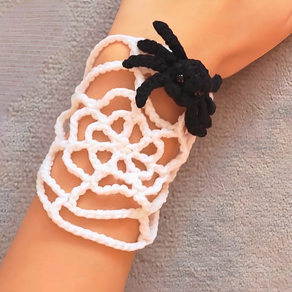 Crochet Spider Web and Spider Jewelry Pattern for Creative Accessory Lovers