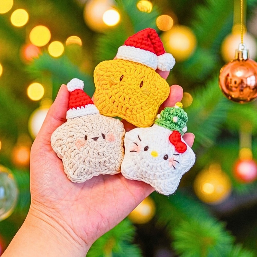 Tiny Crochet Christmas Decorations for Festive Home Décor