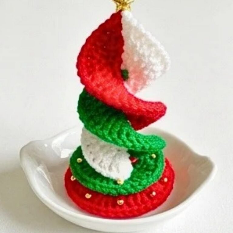 How to Crochet a Christmas Spiral Wind Spinner Ornament